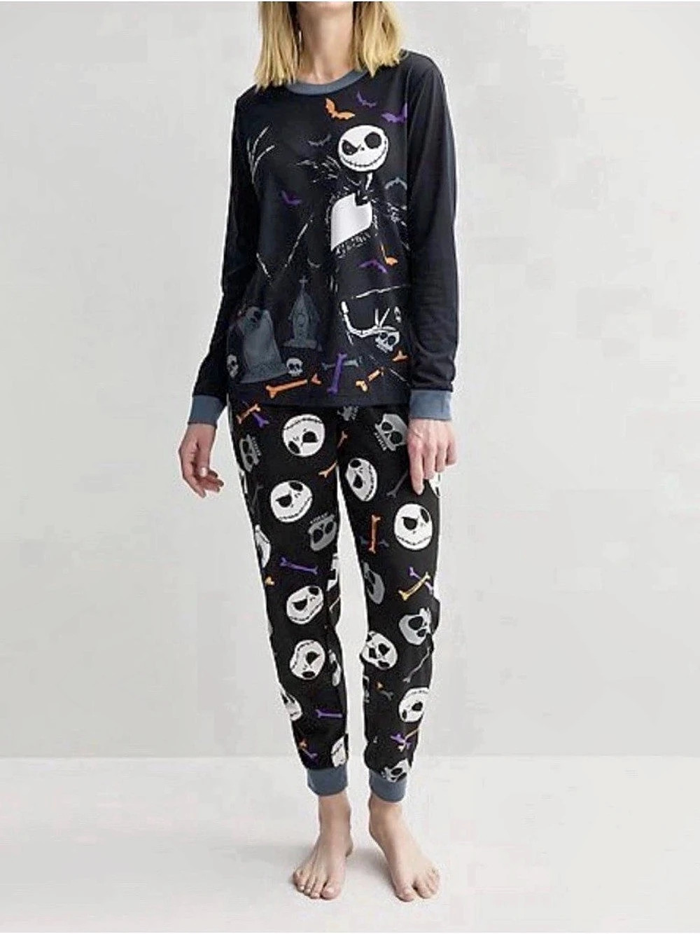 Jammies for your Families The Nightmare Before Christmas pajama set Women'Small